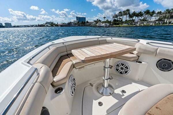 33ft Boston Whaler Yacht For Sale