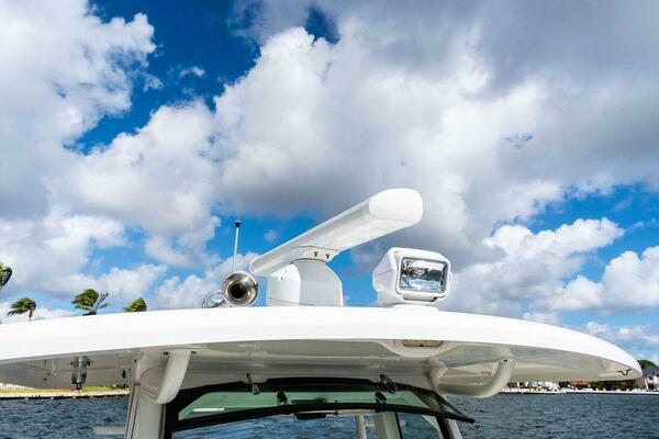 33ft Boston Whaler Yacht For Sale