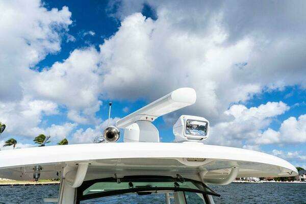Boston Whaler 330 Outrage Yacht For Sale
