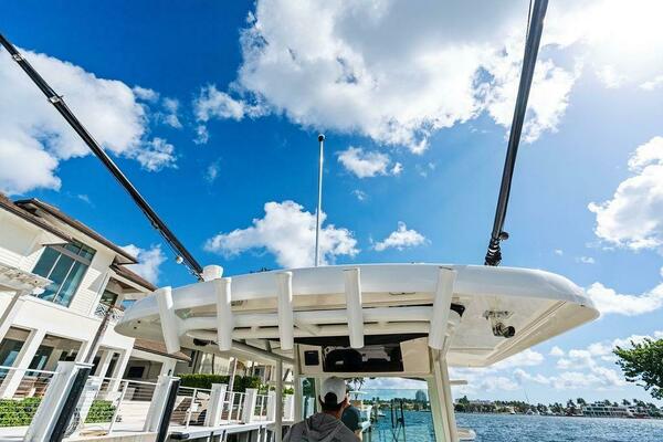 33ft Boston Whaler Yacht For Sale