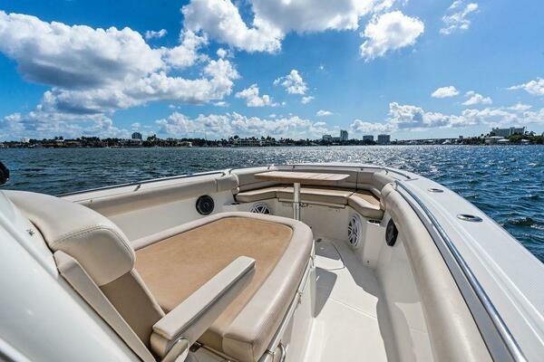 33ft Boston Whaler Yacht For Sale