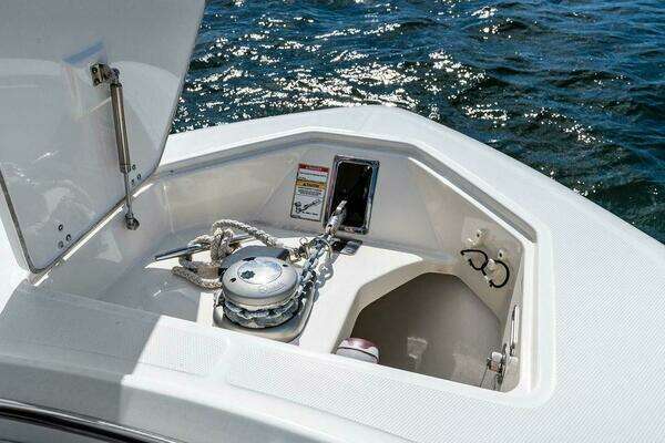 Boston Whaler 330 Outrage Yacht For Sale