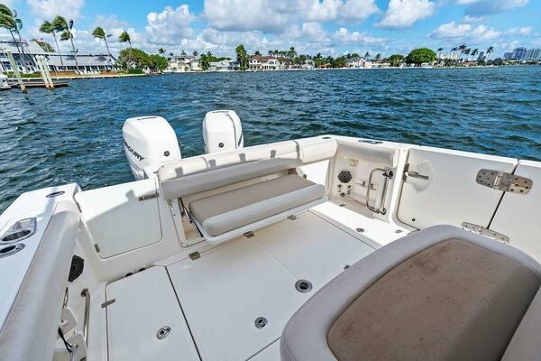 33ft Boston Whaler Yacht For Sale