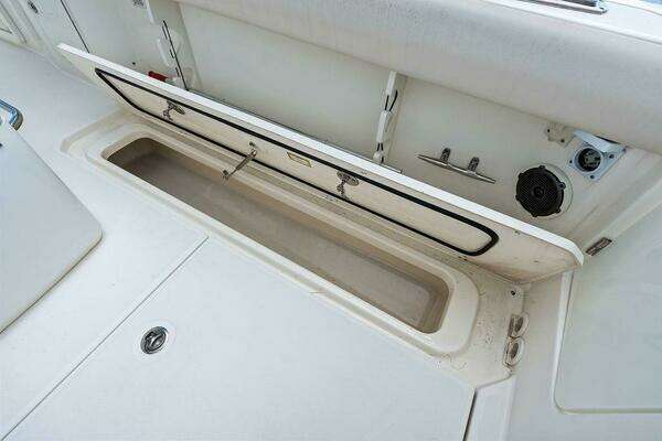 Boston Whaler 330 Outrage Yacht For Sale