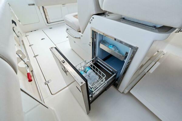 33ft Boston Whaler Yacht For Sale