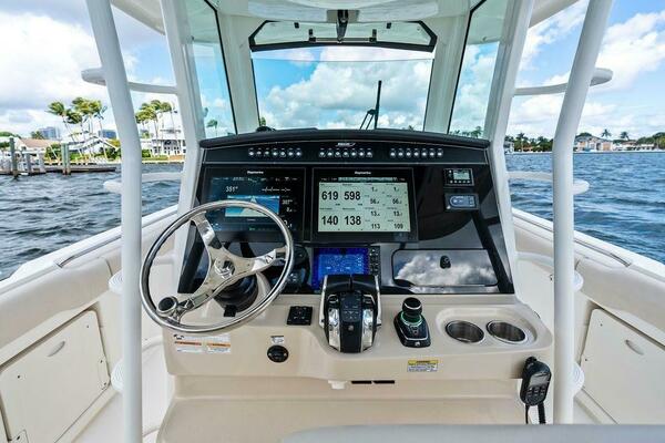 33ft Boston Whaler Yacht For Sale