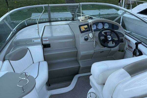 Photo of the 2007 Sea Ray Sundancer 240