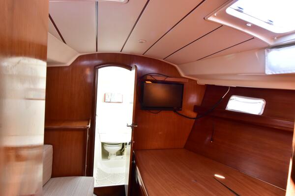 owner's cabin forward