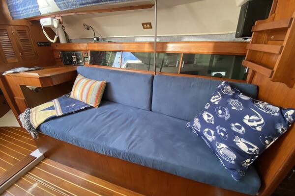 Aqualibrium 34ft Hunter Yacht For Sale