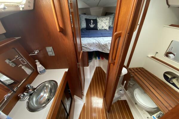 Aqualibrium 34ft Hunter Yacht For Sale