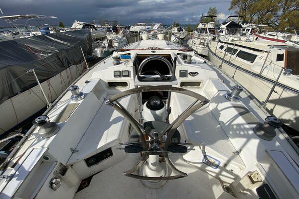 Aqualibrium 34ft Hunter Yacht For Sale