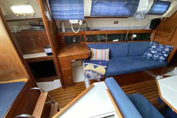 Aqualibrium 34ft Hunter Yacht For Sale