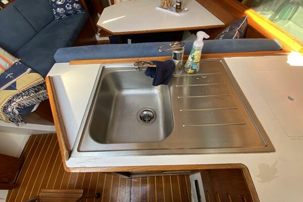 Aqualibrium 34ft Hunter Yacht For Sale