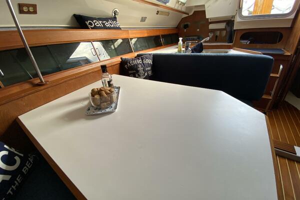 Aqualibrium 34ft Hunter Yacht For Sale