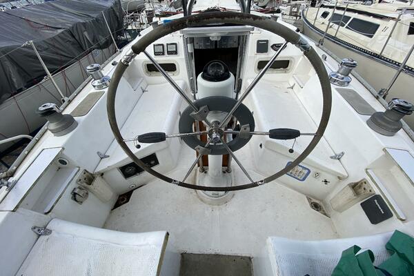 Aqualibrium 34ft Hunter Yacht For Sale