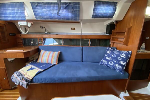 Aqualibrium 34ft Hunter Yacht For Sale