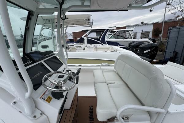 27ft Everglades Yacht For Sale