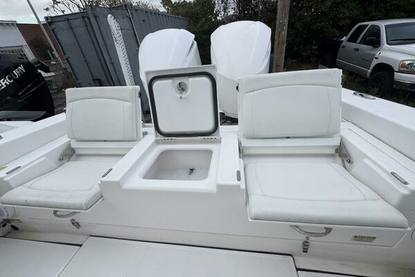 27ft Everglades Yacht For Sale