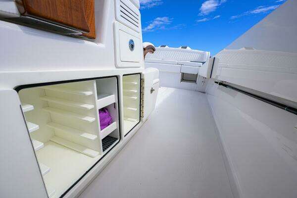 Bahama 41 Center Console Yacht For Sale