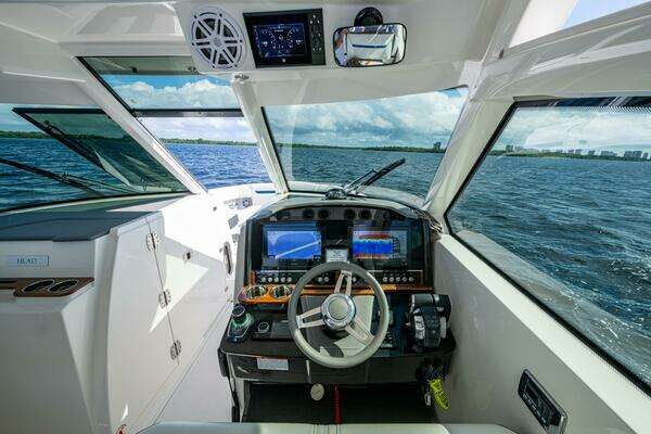 Tiara Yachts 34 LX Yacht For Sale