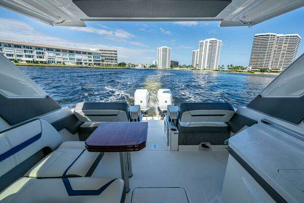 Tiara Yachts 34 LX Yacht For Sale