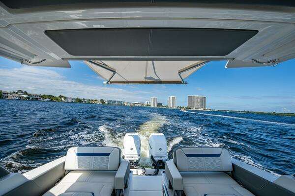 Tiara Yachts 34 LX Yacht For Sale