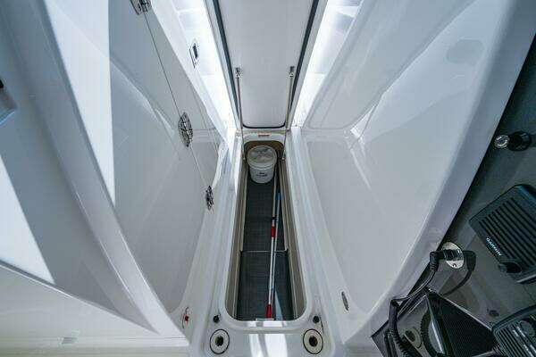 Tiara Yachts 34 LX Yacht For Sale