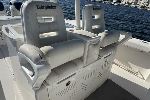 35ft Everglades Yacht For Sale