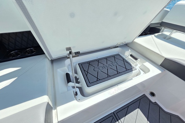 28ft Cobalt Yacht For Sale