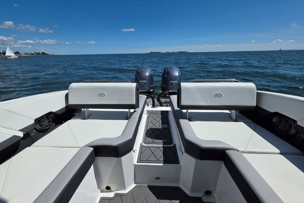 28ft Cobalt Yacht For Sale
