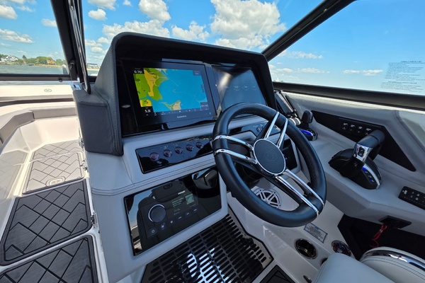 28ft Cobalt Yacht For Sale