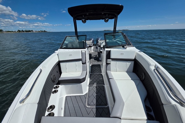 28ft Cobalt Yacht For Sale