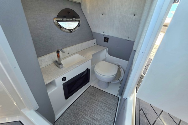 28ft Cobalt Yacht For Sale