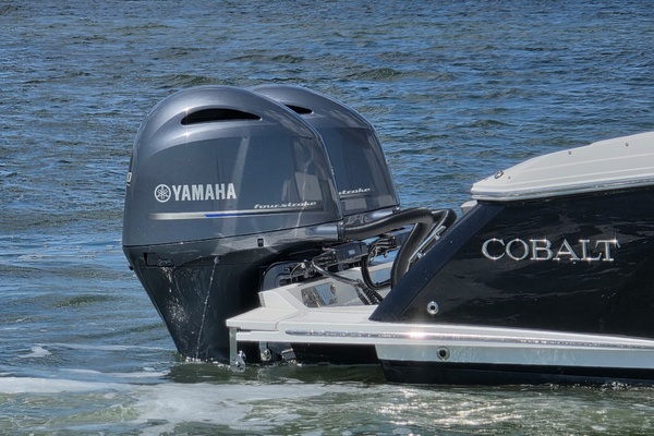 28ft Cobalt Yacht For Sale