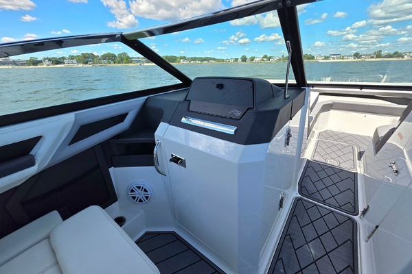 28ft Cobalt Yacht For Sale