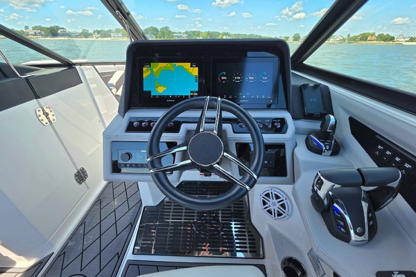 28ft Cobalt Yacht For Sale