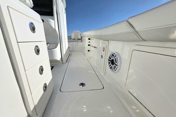 32ft World Cat Yacht For Sale