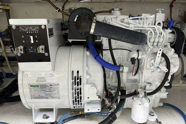 Buddy Davis 47 Convertible Yacht For Sale