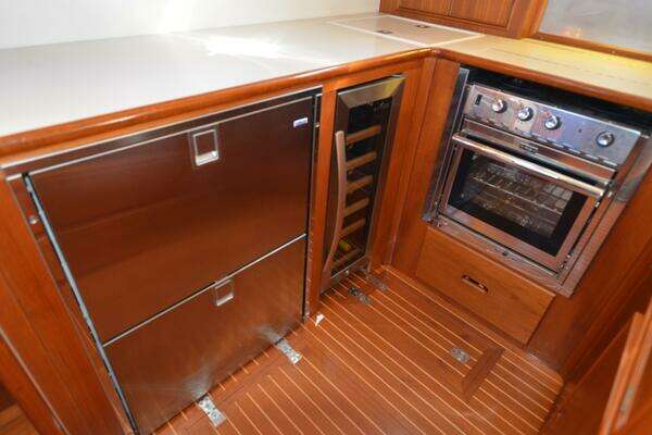 Grand Banks Eastbay HX Yacht For Sale