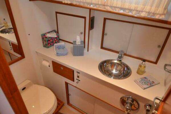 Grand Banks Eastbay HX Yacht For Sale