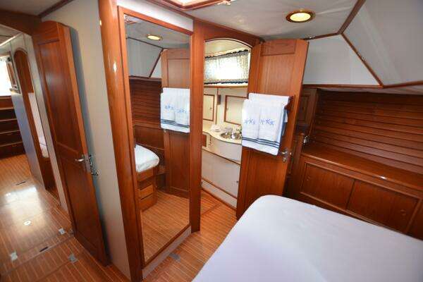 Grand Banks Eastbay HX Yacht For Sale
