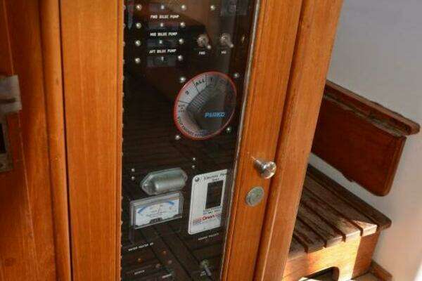 Grand Banks Eastbay HX Yacht For Sale