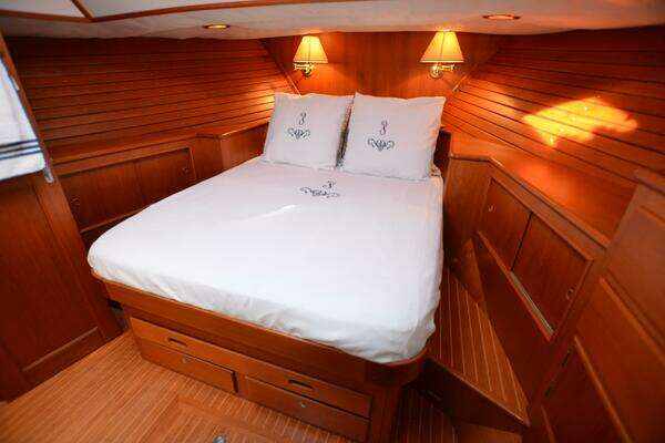 Grand Banks Eastbay HX Yacht For Sale