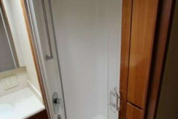 Hatteras 60 Convertible Yacht For Sale