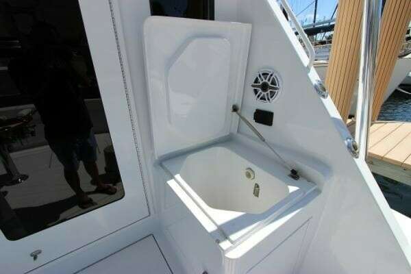 Hatteras 60 Convertible Yacht For Sale