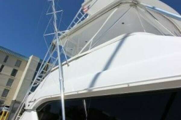Hatteras 60 Convertible Yacht For Sale