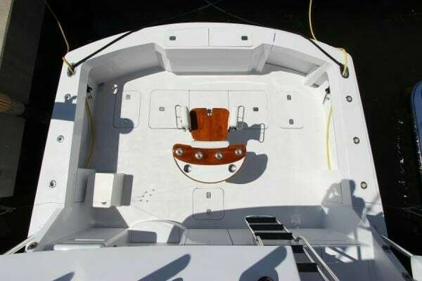 Hatteras 60 Convertible Yacht For Sale