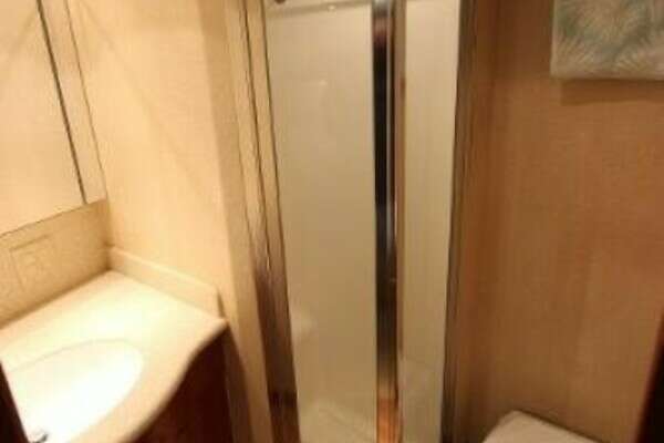 Hatteras 60 Convertible Yacht For Sale