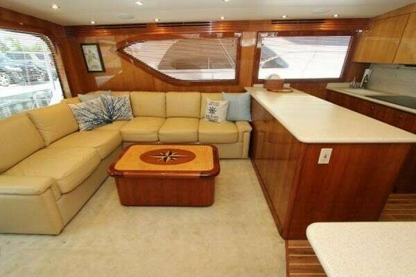Hatteras 60 Convertible Yacht For Sale