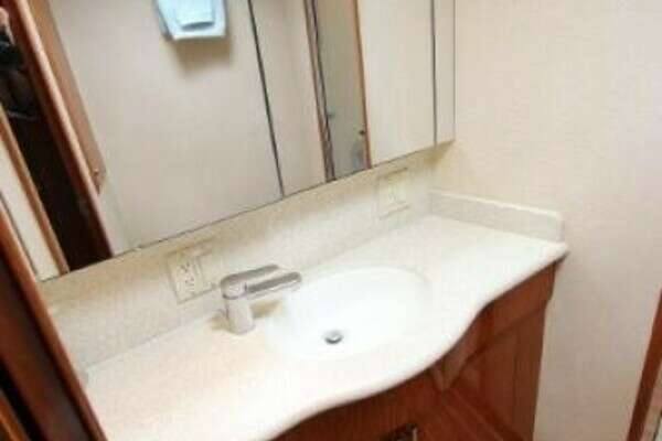 Hatteras 60 Convertible Yacht For Sale